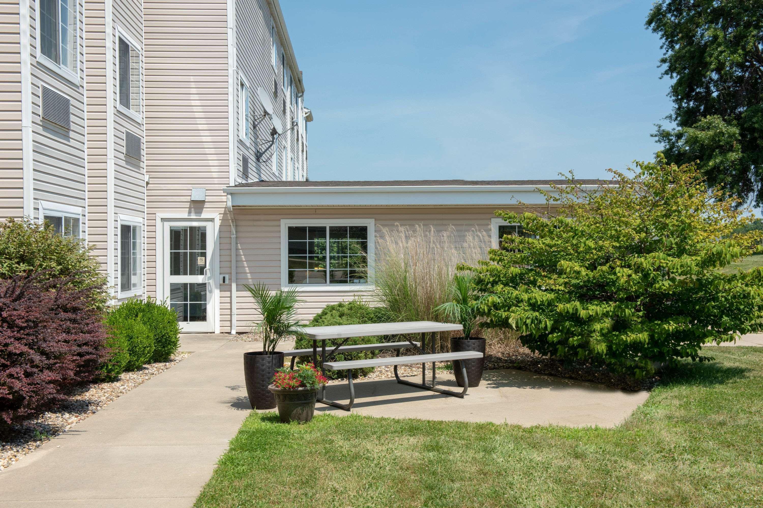 Microtel Inn & Suites By Wyndham Springfield Exterior photo