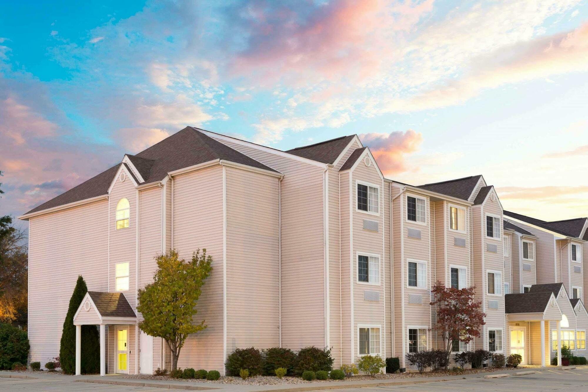 Microtel Inn & Suites By Wyndham Springfield Exterior photo